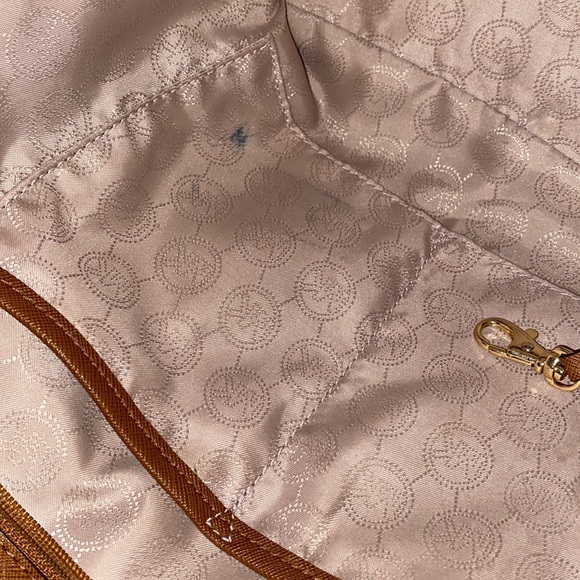 Michael Kors Jet Set Saffiano Leather ZipTop Tote - Tan, Goldtone hardware EUC - Picture 11 of 12